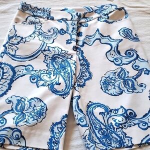 J.‎ McLaughlin White with Blue Floral Sz. 2 Cotton Shorts with Pockets